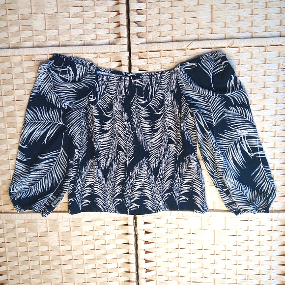 Belldini Off Shoulder Stretchy Bodice Peasant Semi Sheer Sleeves Large Leaves